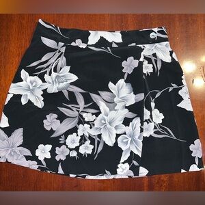 Wanted Clothing Co Black Floral Mini Skirt Size 6 **Vintage (1997)